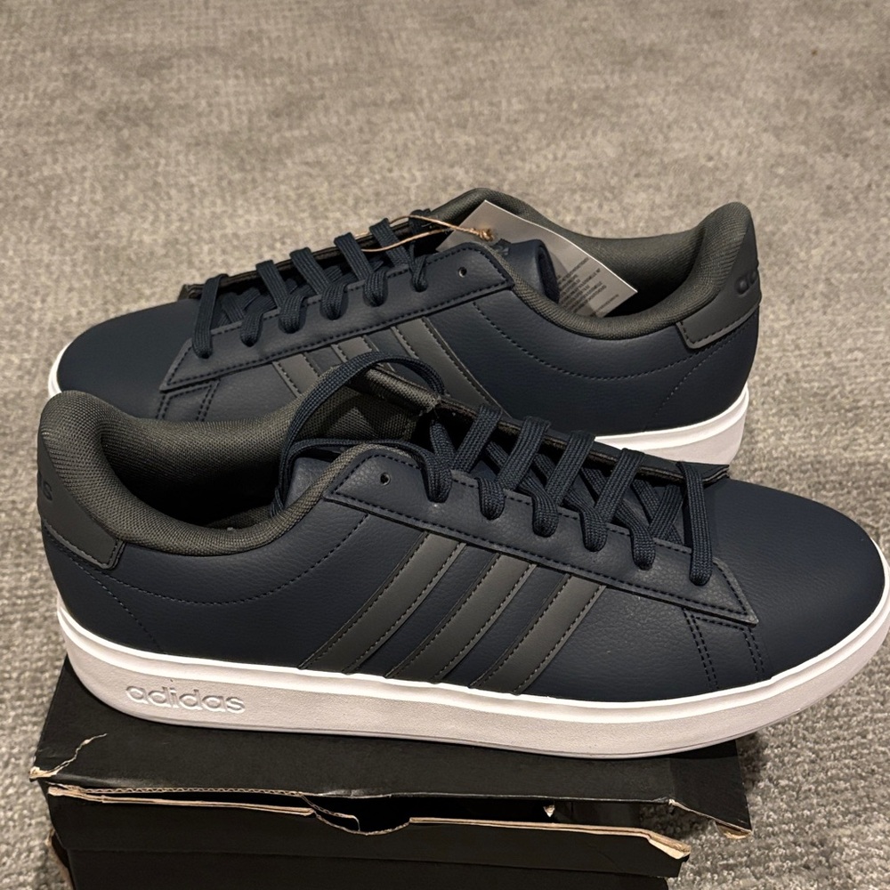 Adidas Men's Navy Grand Court size 12